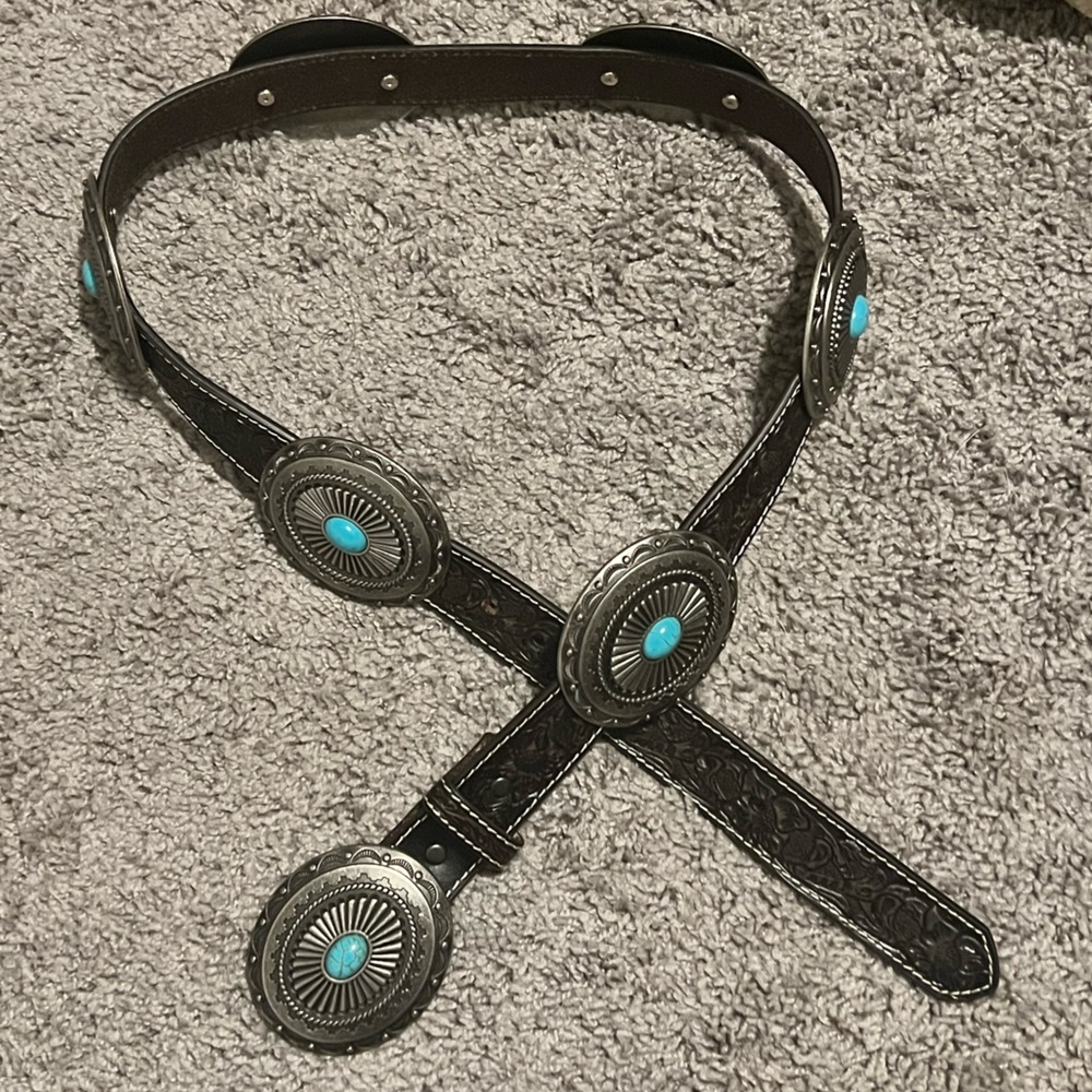 CLEAR OUT 🔥✨ Ariat Turquoise Concho Belt